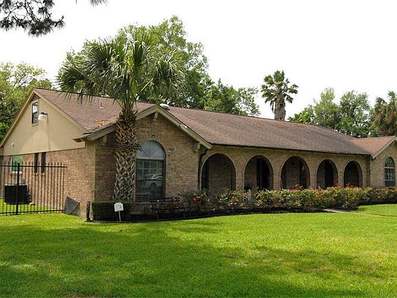 2nd image of 5003 Mockingbird Ln