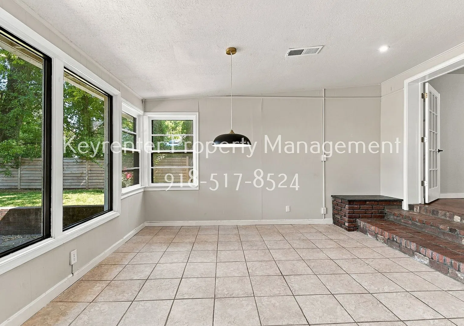 Prime Location! 3 bed/ 2 bath! Close to Riverside & Brookside — Photo 4