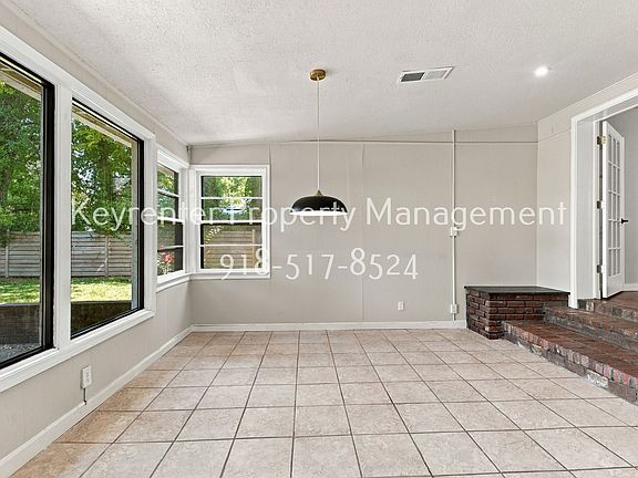4th image of 217 E 33rd Pl