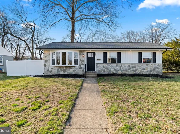 225 Pennsylvania Ave, Clementon, NJ 08021