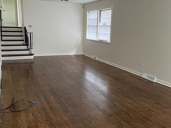 5th image of 14221 S Dearborn St