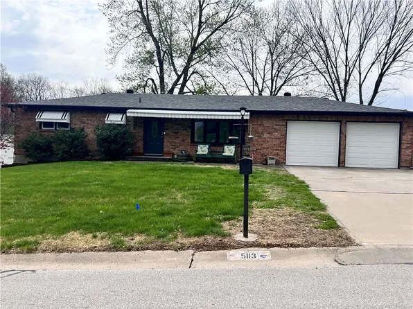 5113 NW Ridgewood Dr, Kansas City, MO 64151
