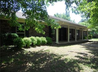 1500 N 12th St, Van Buren, AR 72956