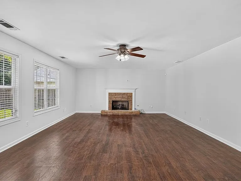 325 Shadowbrooke Cir — Photo 5