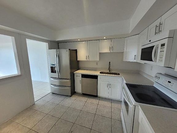 4th image of 18031 Biscayne Blvd #300