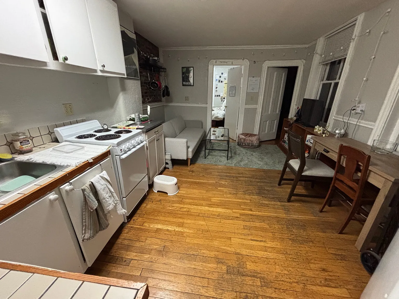 3 bed, 999 sqft, $4,800 — Photo 2