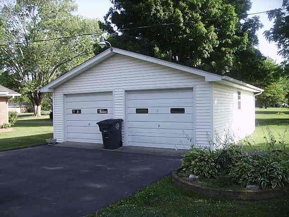 3rd image of 1200 Ellington Dr