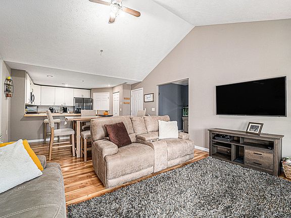 5th image of 1591 Oakfield Dr