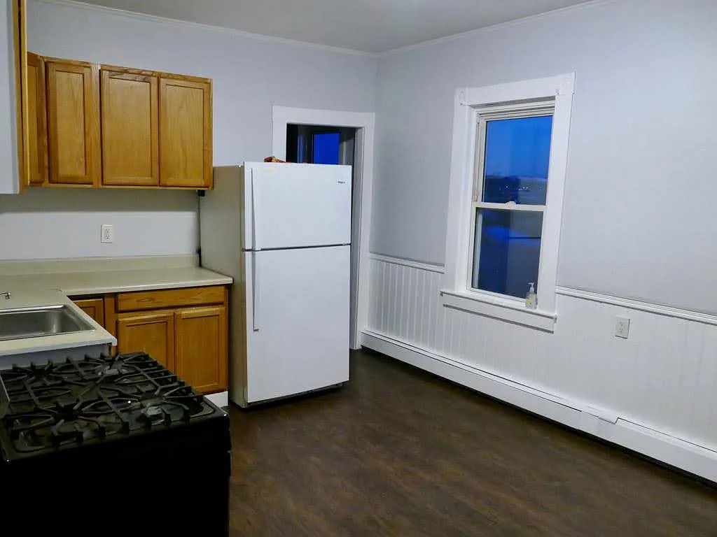 4 bed, $2,800 — Photo 2