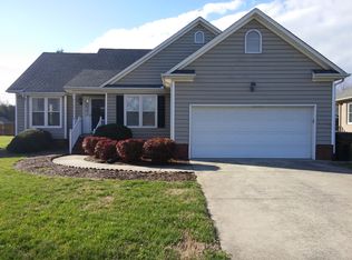 423 Cobblestone Ct, Burlington, NC 27215