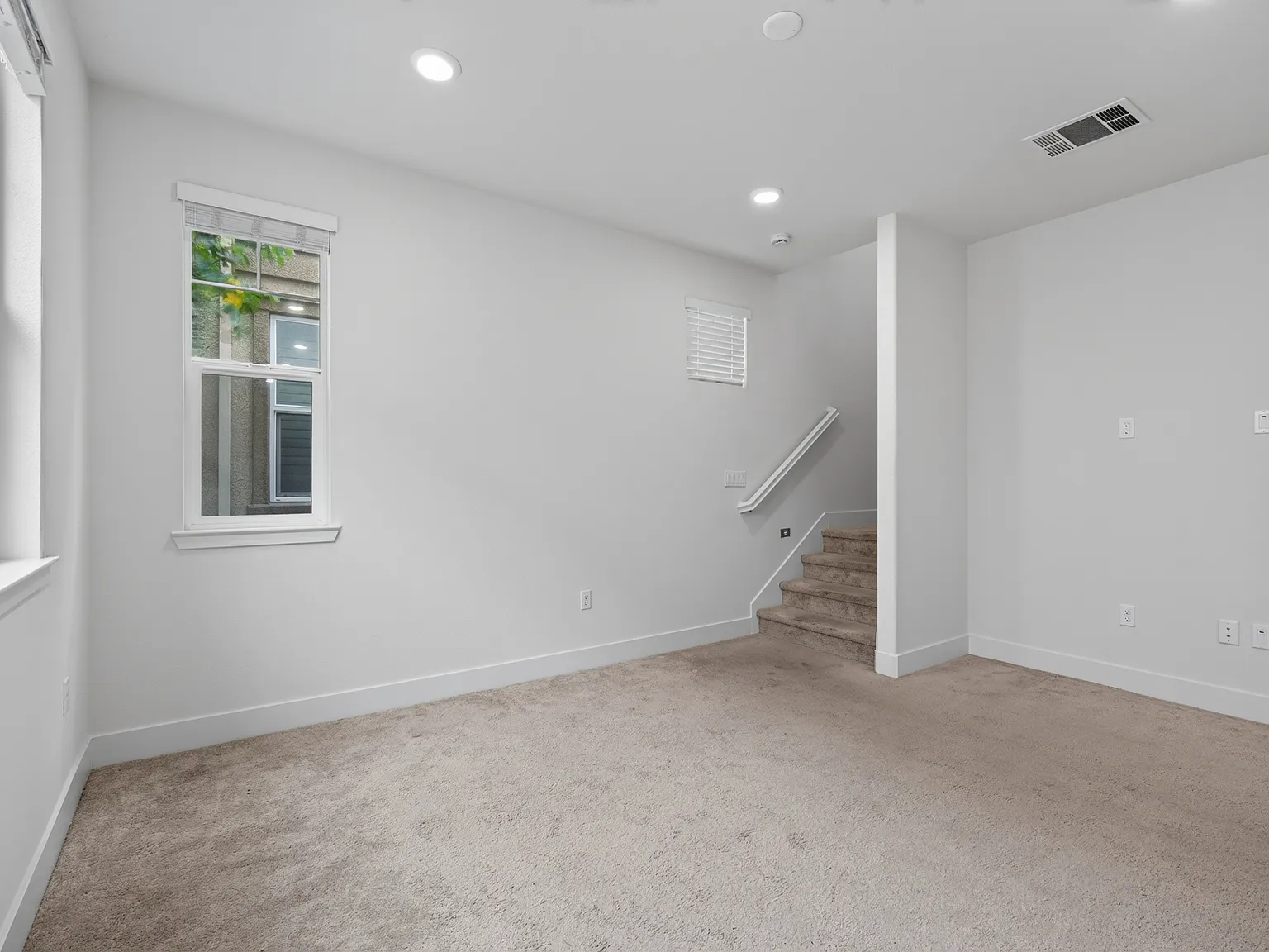 4 bed, 2.5 bath, 1764 sqft, $4,400 — Photo 4