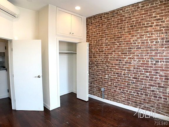 4th image of 946 Fulton St APT 3