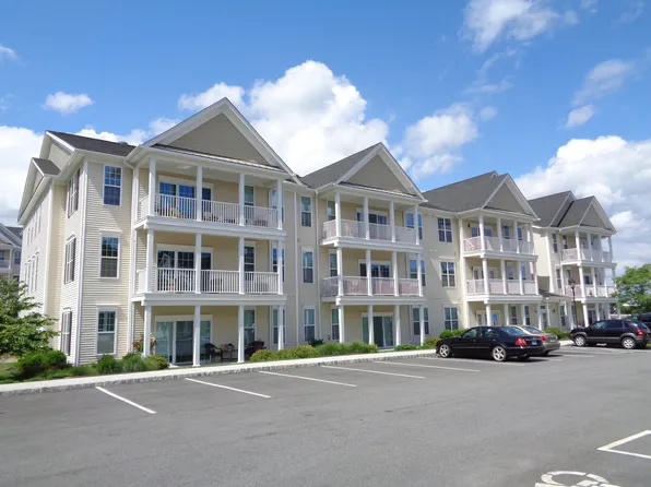 202 Center Meadow Ln, Danbury, CT 06810