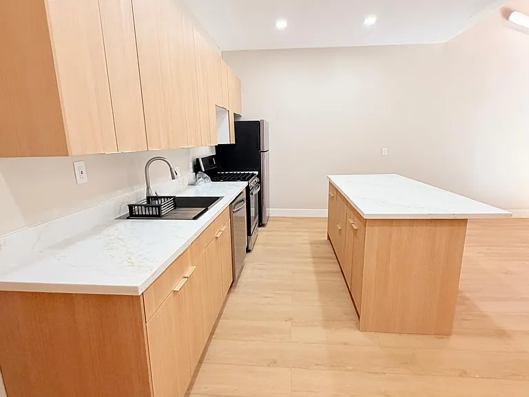 1565 Nautilus St #A — Photo 6