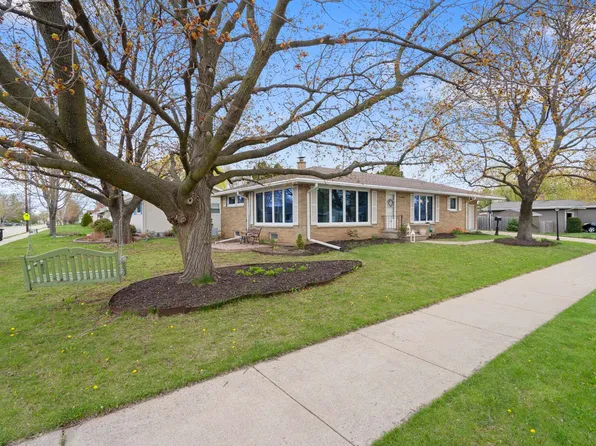 916 W 19th Ave, Oshkosh, WI 54902