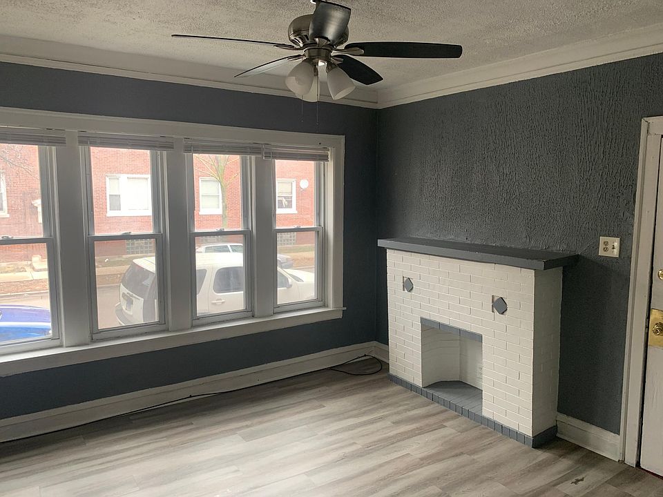 1st image of 909 W 77th St #1