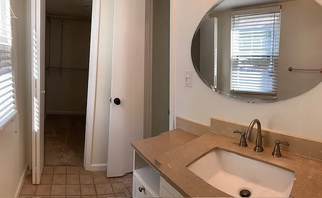 125 Sterling Ct — Photo 17