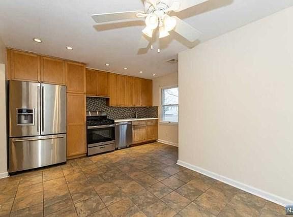 5th image of 16-19 Hunter Pl