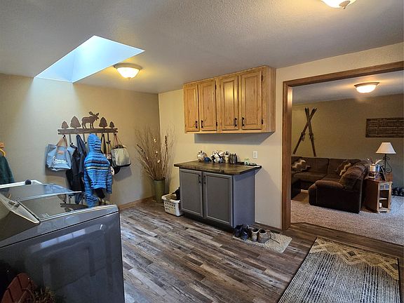 5th image of 1422 Tamarack Ln