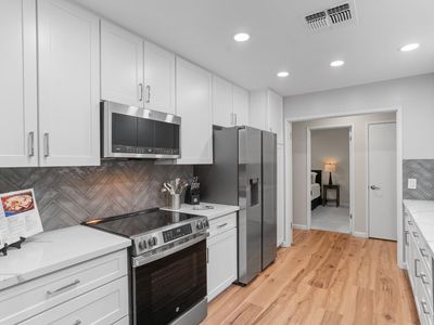 411 Dunbarton Cir, Sacramento, CA, 95825