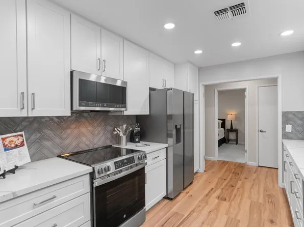 411 Dunbarton Cir, Sacramento, CA 95825