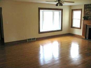 4th image of 2174 Gladstone Ave