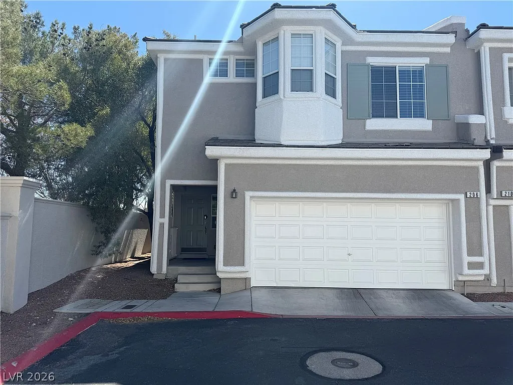 3 bed, 2.5 bath, 1769 sqft, $2,150 — Photo 2
