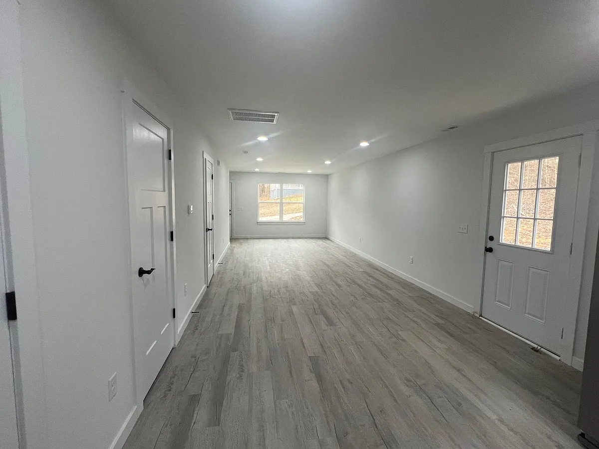 Building Photo - 2287 9th Avenue Dr NE