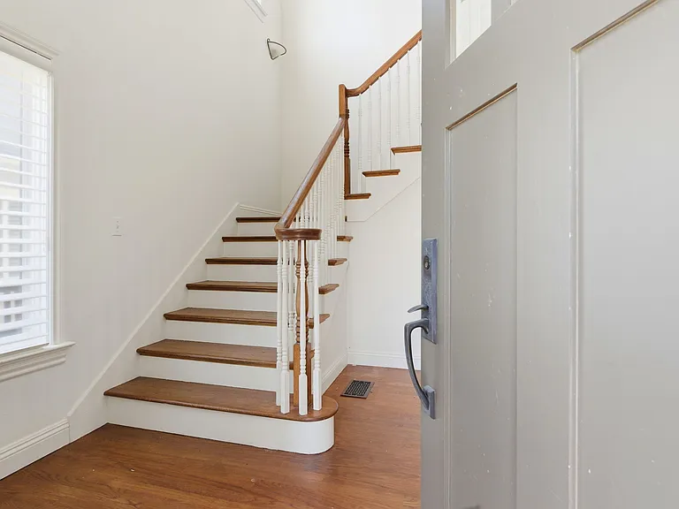 1506 Vancouver Ave — Photo 4
