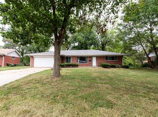 18 Castle Ct, Swansea, IL 62226