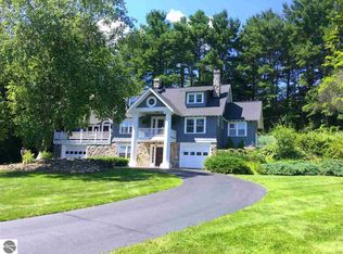 8713 Center Rd, Traverse City, MI 49686