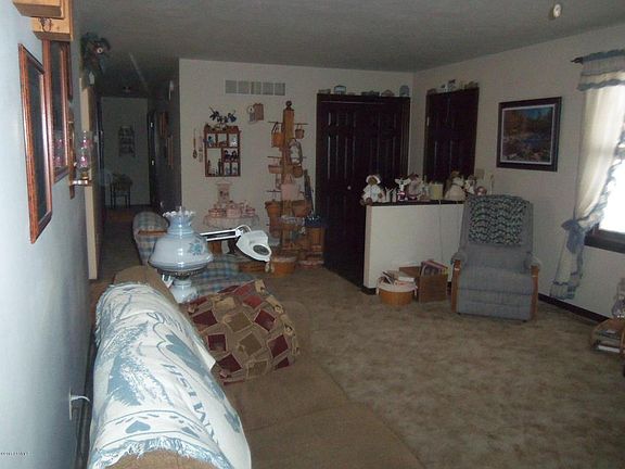 4th image of 22 Washboard Ln