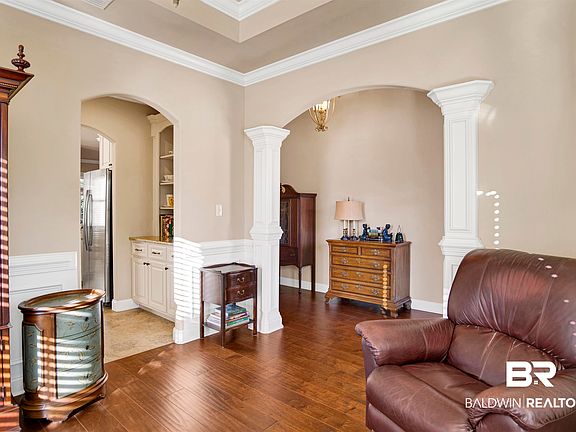 3rd image of 6144 Louise Pl