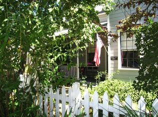 305 N 6th St, Jacksonville, OR