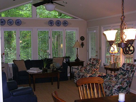 5th image of 2205 Thorncliff Dr