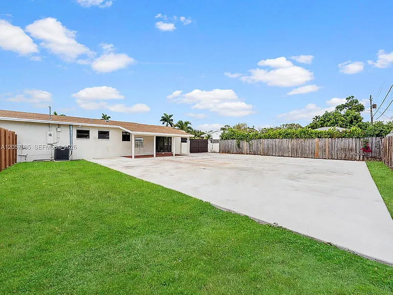 16321 SW 96th Ave — Photo 3