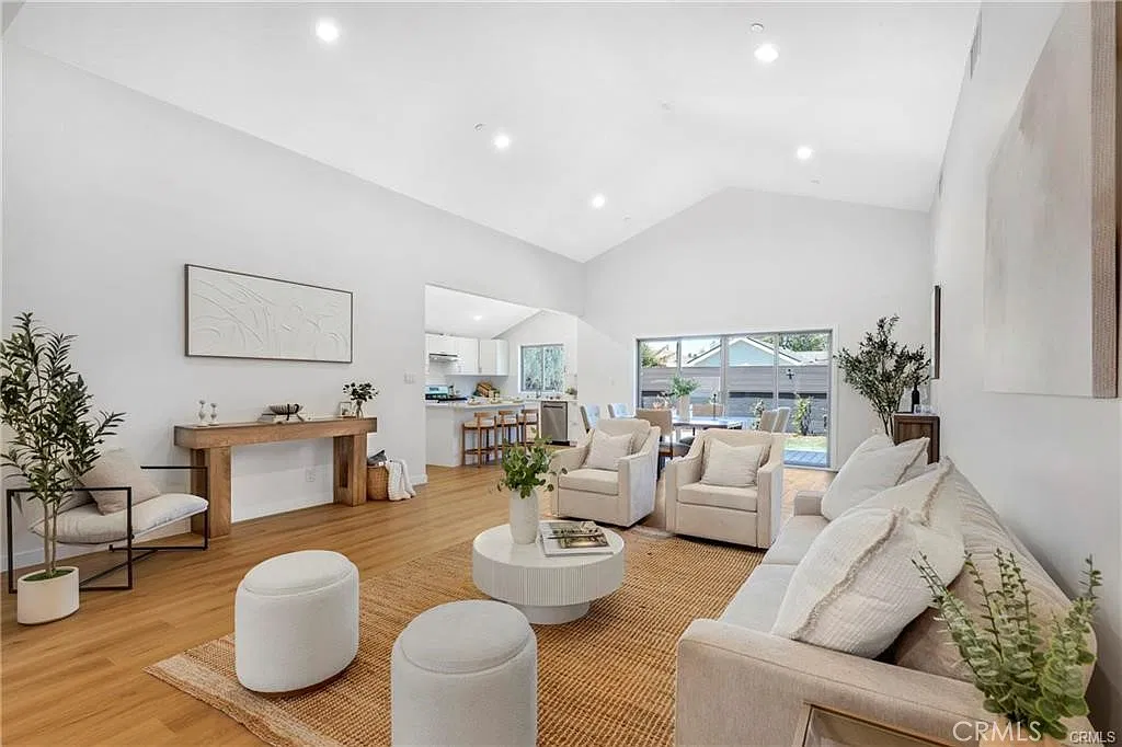 3 bed, 2.5 bath, 1752 sqft, $5,500 — Photo 1