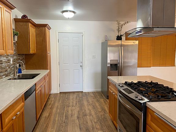 5th image of 1301 W 6th St