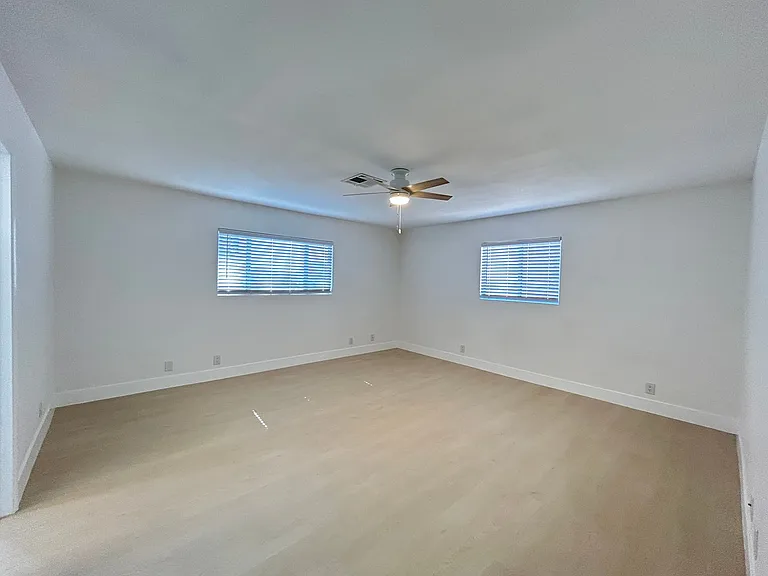 1075 Palo Verde St — Photo 8