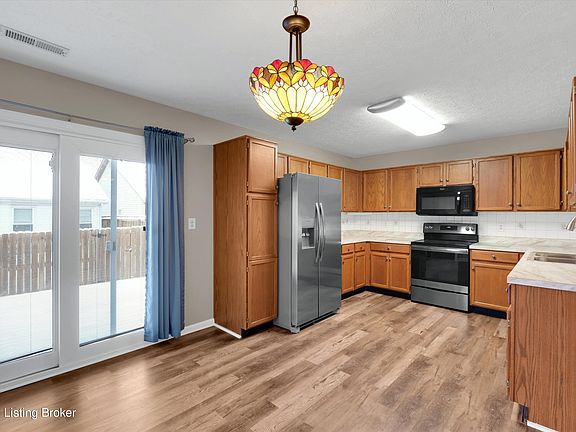 5th image of 3330 Rainview Cir