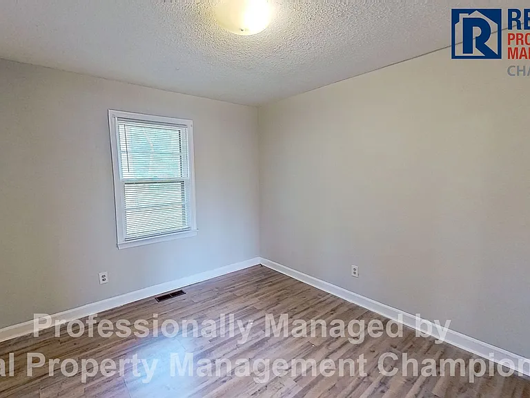 209 Sycamore St — Photo 11