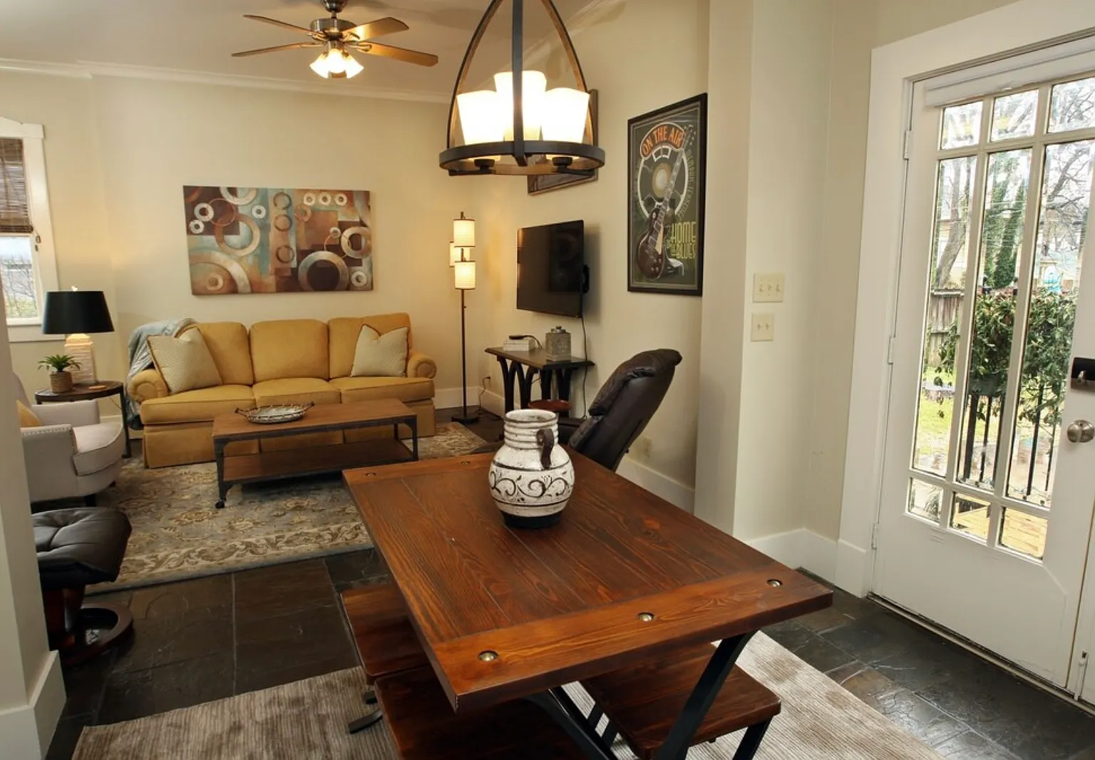 2 bed, 1100 sqft, $1,695 — Photo 4