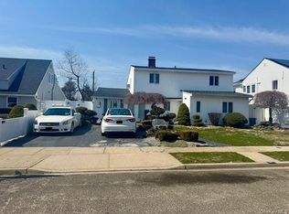 34 Topper Ln, Levittown, NY 11756