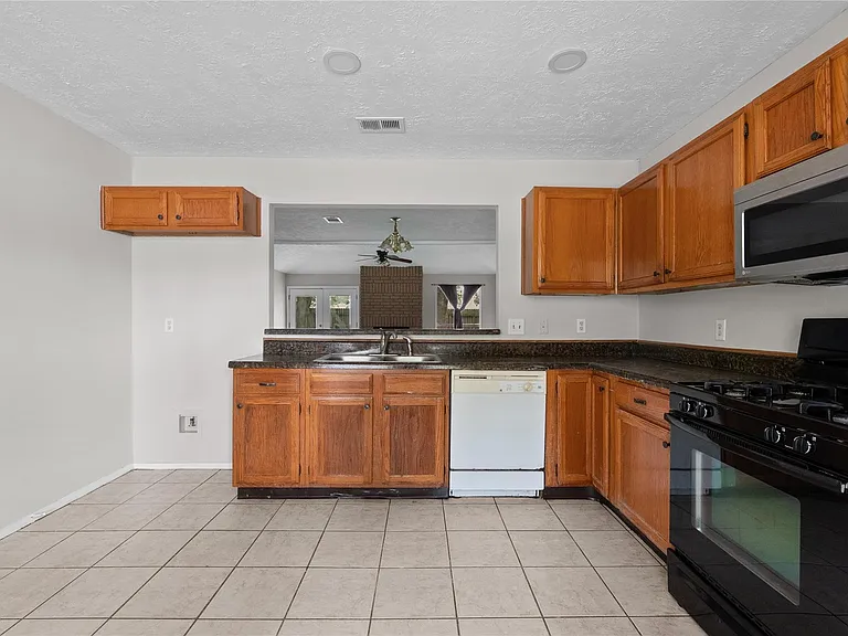 2819 Sugar Wood Dr — Photo 12