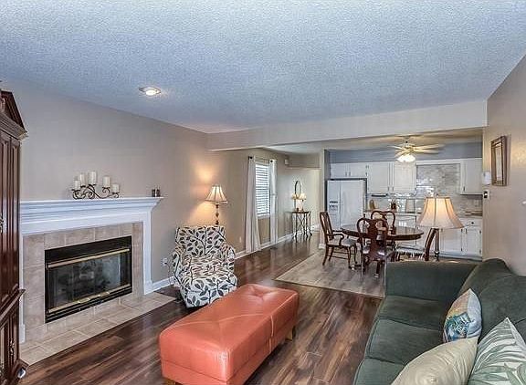5th image of 1017 NE Whispering Winds Cir #A
