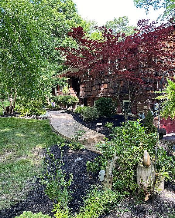 1st image of 10 Twin Brooks Dr