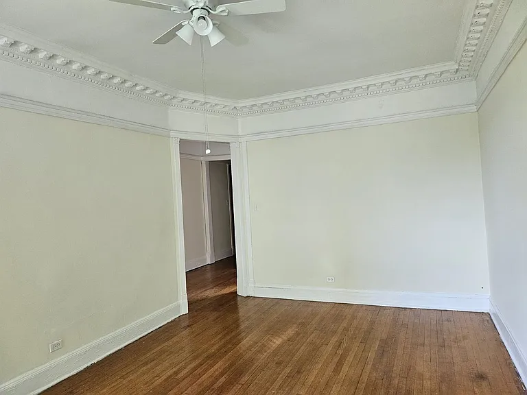 817 W Belle Plaine Ave #3F — Photo 4