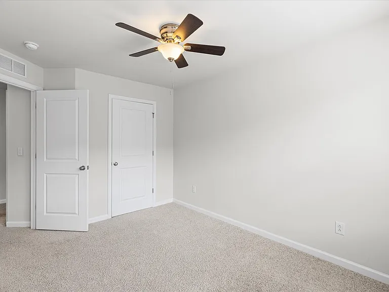 8 Venice Ln — Photo 29