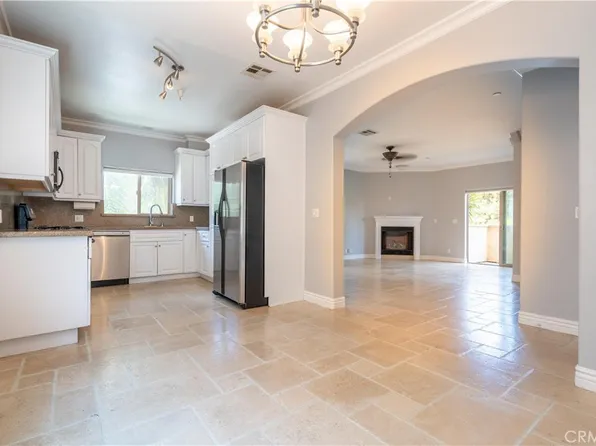 11253 Peach Grove St #106, North Hollywood, CA 91601