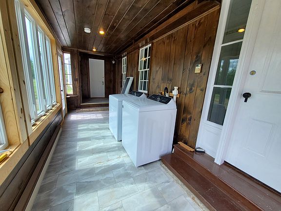 3rd image of 140 Pleasant St APT 2